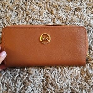 Michael Kors wallet in camel brown